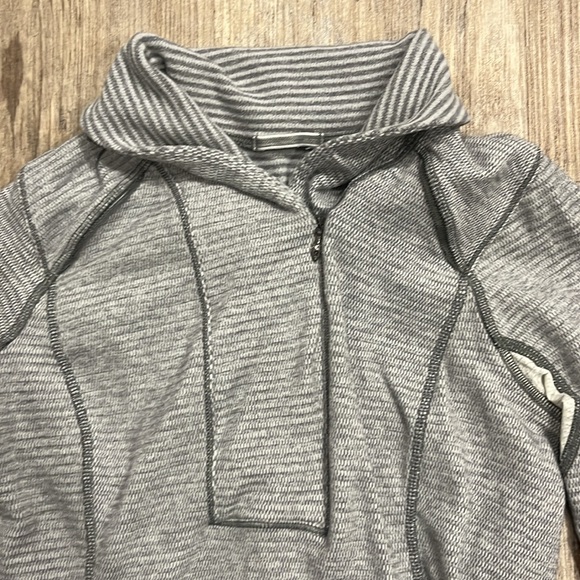 Lululemon women’s quarter zip top - Picture 3 of 5
